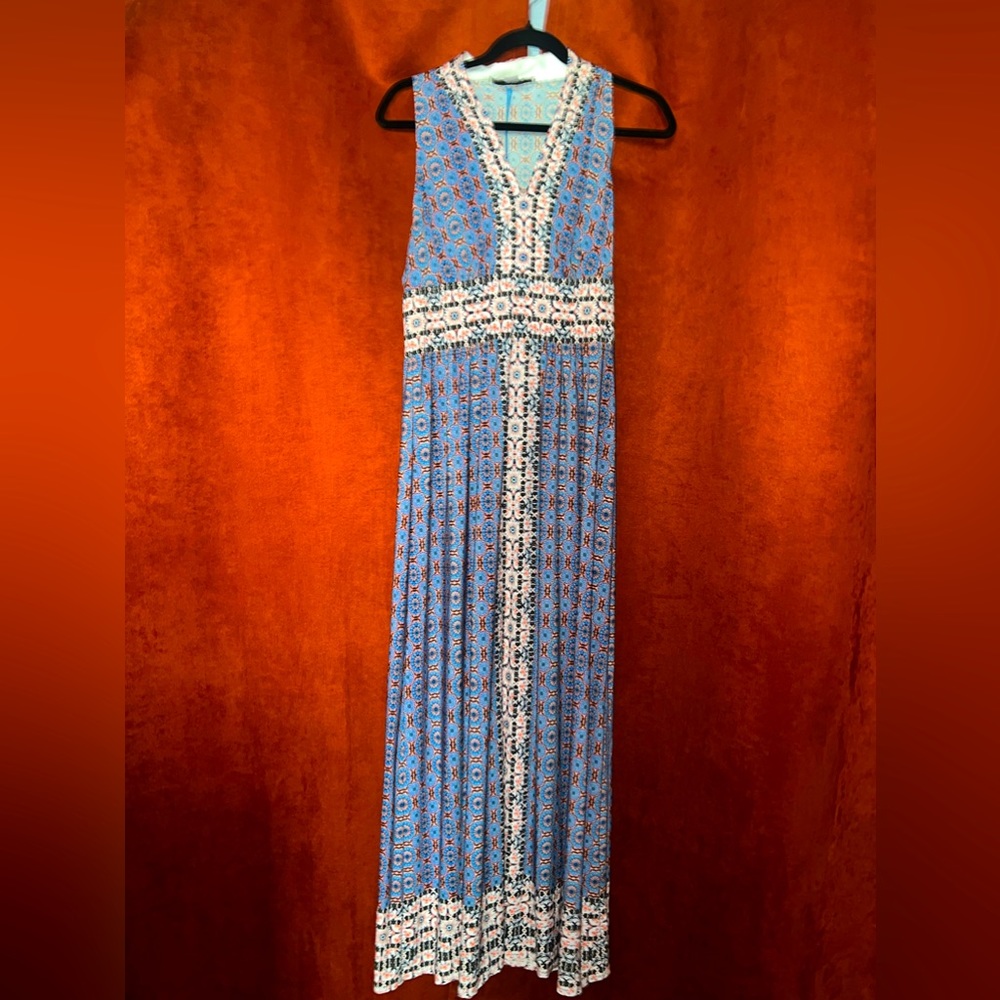 Multicolor maxi dress. Low neckline